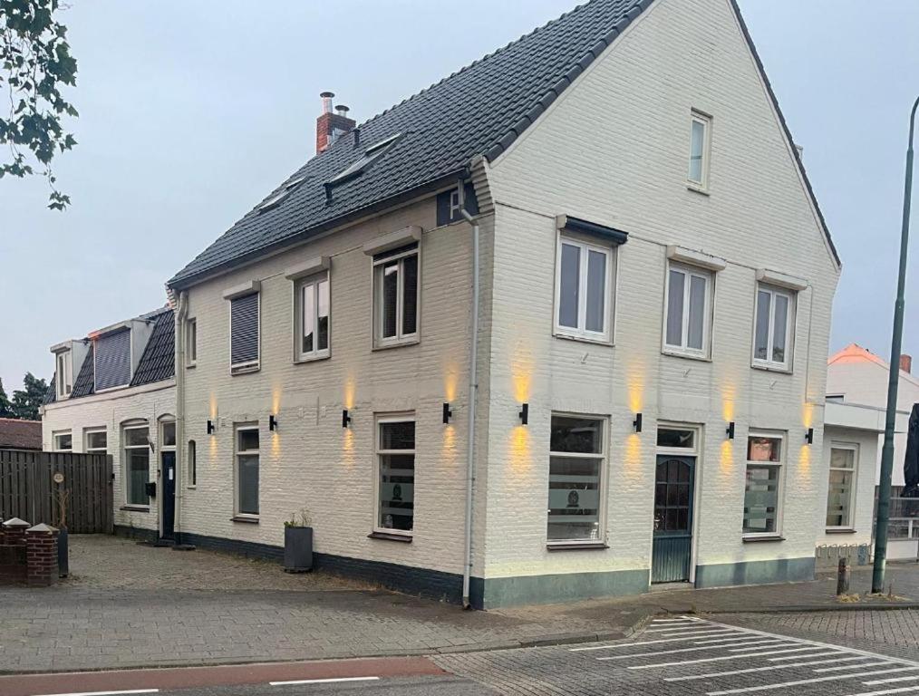 Hotel De Slapende Hollander Kaatsheuvel Bagian luar foto